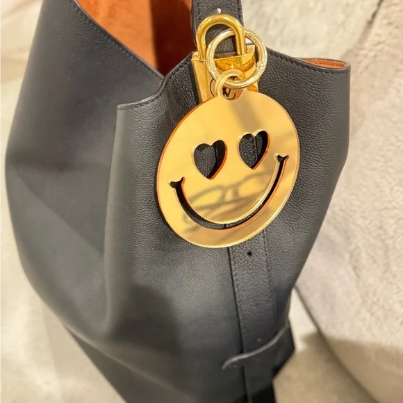 Love smiley face Gold Charm - Picture 2 of 4